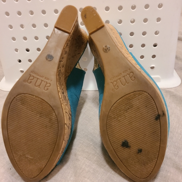 A.n.a. A New Approach Size 8.5 Platform Wedges - Picture 6 of 11